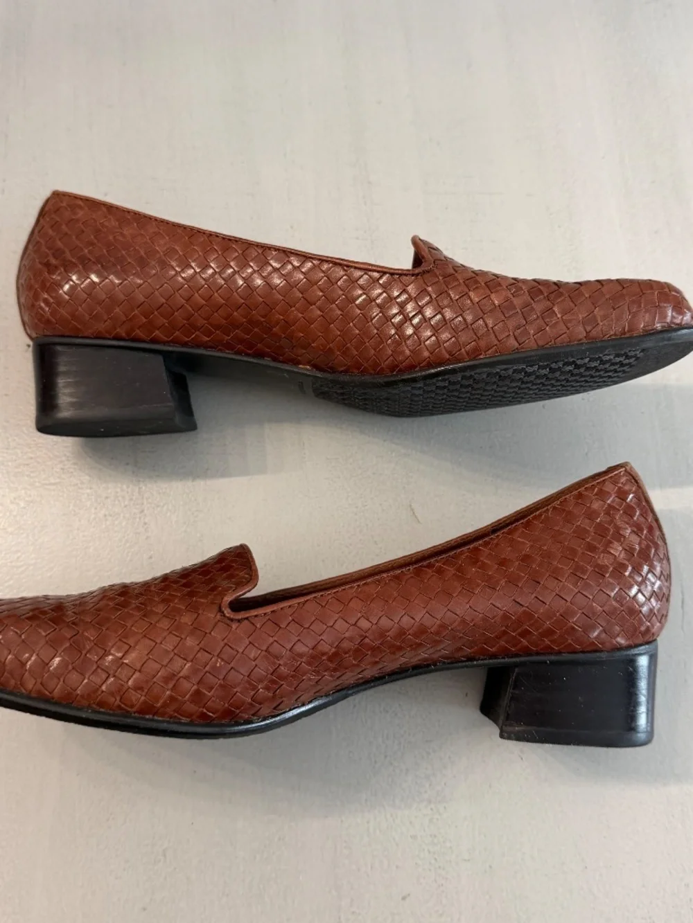 Trotters Liz Women's Brown Woven Rounded Toe Loafers with Rubber Heel Size 7 GUC